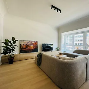 https://renovated-apartment-with-park-view.ostend-hotel.net