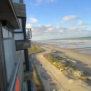https://studio-on-the-beach-with-sea-view.bruges-hotels.info